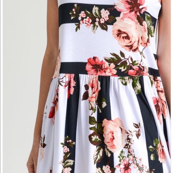 SZ M LAST 1! Soft Floral Striped Top - Picture 3 of 3